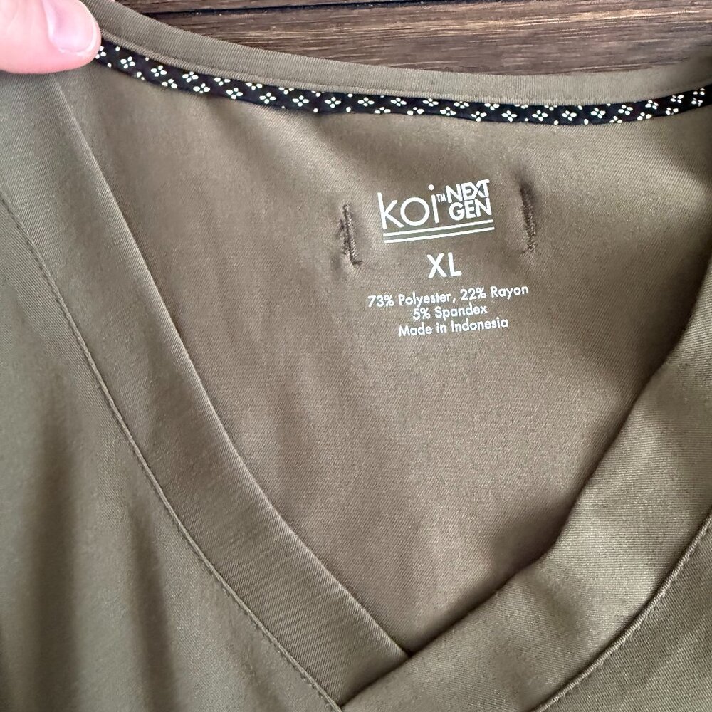 Mens Koi Scrub Set